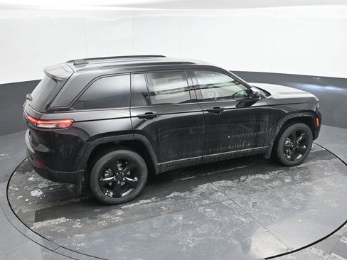 New 2025 Jeep Grand Cherokee Altitude image 29