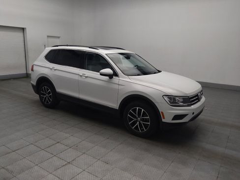 Used 2021 Volkswagen Tiguan SE w/ Panoramic Sunroof Package FWD image 11