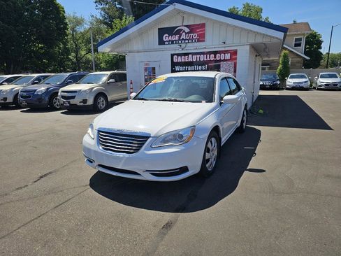 Used 2013 Chrysler 200 LX FWD image 4
