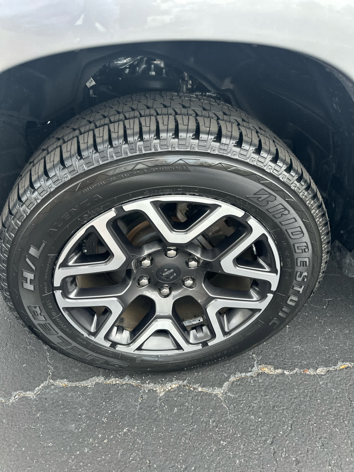 Used 2025 RAM 1500 Laramie w/ Advanced Safety Group II AWD/4WD image 9