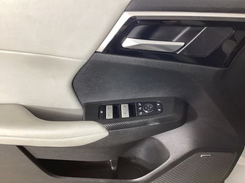 Used 2025 Mitsubishi Outlander SE FWD image 11