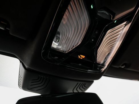 Used 2022 BMW M550i xDrive w/ Executive Package image 21