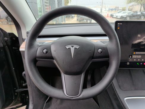Used 2023 Tesla Model Y Long Range image 18