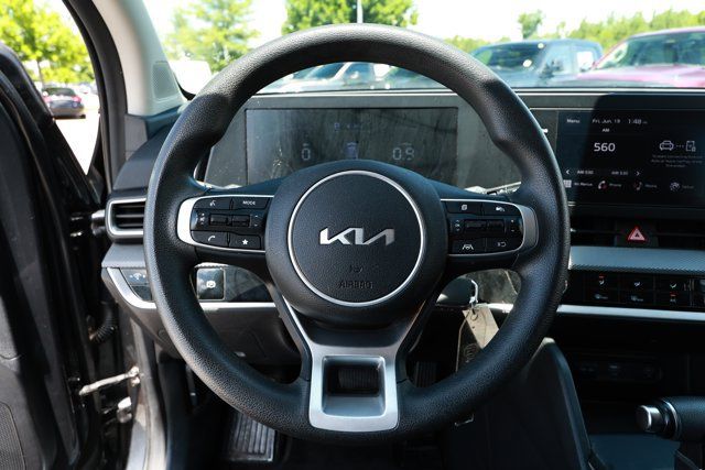 Used 2023 Kia Sportage LX AWD/4WD image 11