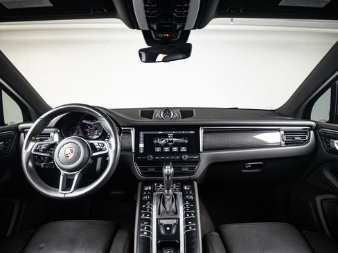 Certified 2020 Porsche Macan AWD/4WD image 25