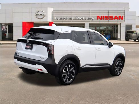 Used 2025 Nissan Kicks SV image 3