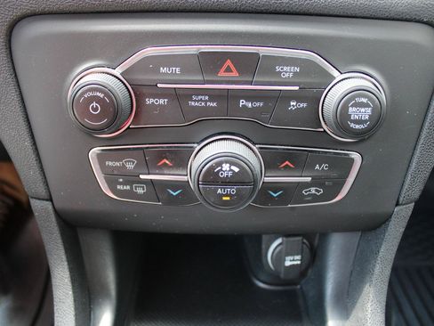 Used 2019 Dodge Charger SXT w/ Blacktop Package AWD/4WD image 22