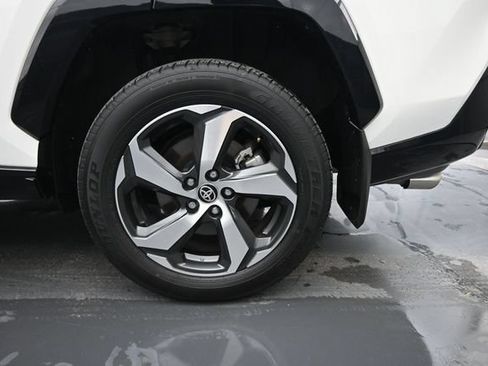 Used 2024 Toyota RAV4 SE w/ Weather & Moonroof Package AWD/4WD image 19