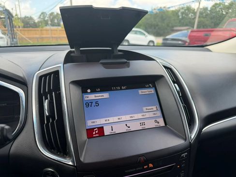 Used 2019 Ford Edge Titanium FWD image 17