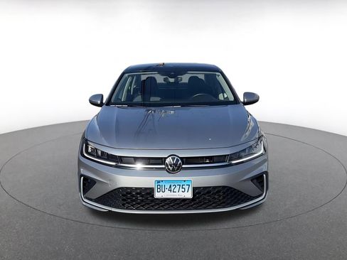 Used 2025 Volkswagen Jetta SE image 4