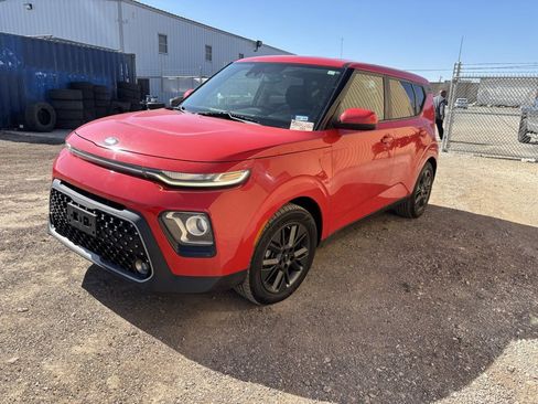 Used 2020 Kia Soul EX image 3