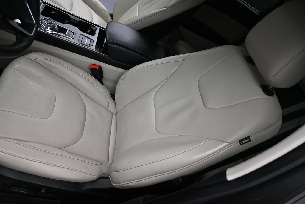 Used 2020 Ford Edge Titanium AWD/4WD image 11
