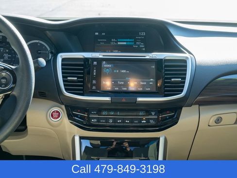 Used 2017 Honda Accord EX image 32