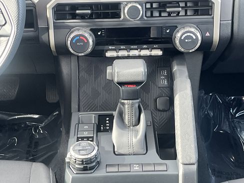 Certified 2024 Toyota Tacoma TRD Off-Road image 20