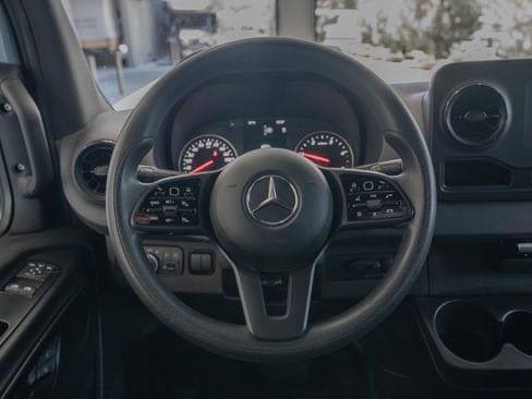 Used 2023 Mercedes-Benz Sprinter 2500 image 9