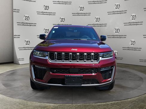 New 2026 Jeep Grand Cherokee Limited w/ Luxury Tech Group II AWD/4WD image 8