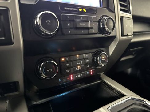 Used 2020 Ford F150 Lariat image 10