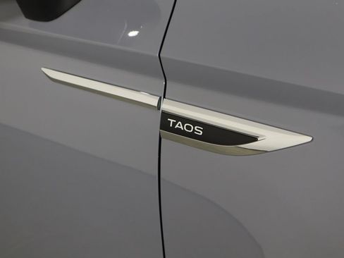 Used 2024 Volkswagen Taos SE FWD image 46