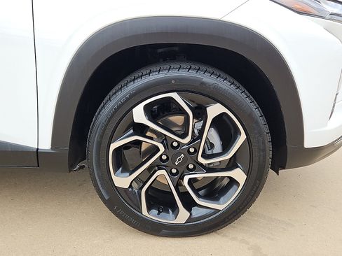 Used 2025 Chevrolet Trax RS w/ Driver Confidence Package FWD image 5