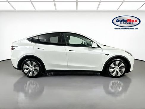 Used 2022 Tesla Model Y Long Range AWD/4WD image 10