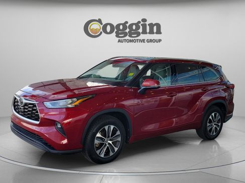 Used 2020 Toyota Highlander XLE image 1