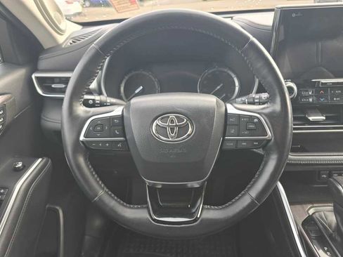 Used 2020 Toyota Highlander Platinum image 11