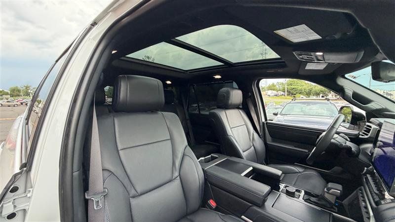 Used 2024 Toyota Sequoia Platinum AWD/4WD image 9