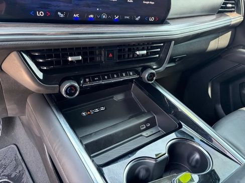 Used 2025 Chevrolet Suburban Z71 AWD/4WD image 27