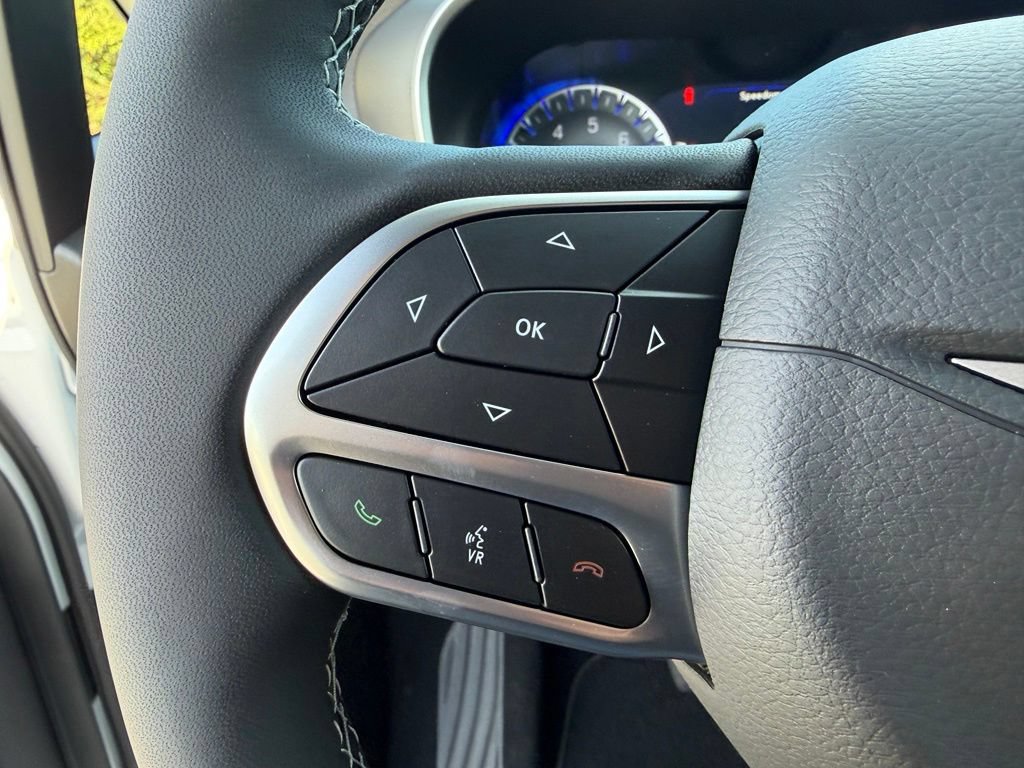 New 2027 Chrysler Pacifica Select FWD image 10