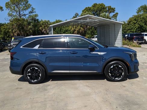 Certified 2024 Kia Sorento S w/ Panoramic Sunroof Package FWD image 9