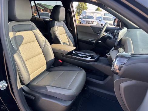 Used 2025 Chevrolet Equinox LT w/ Convenience Package II FWD image 12