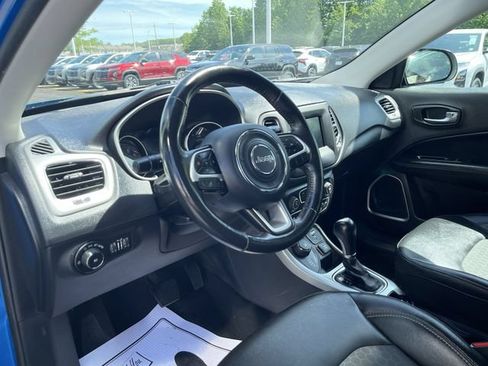 Used 2019 Jeep Compass Latitude w/ Popular Equipment Group AWD/4WD image 10