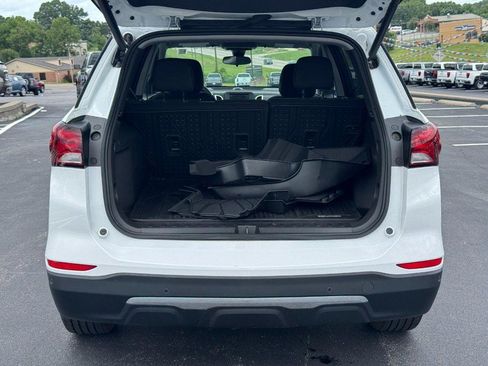 Used 2024 Chevrolet Equinox LT w/ LPO, Floor Liner Package FWD image 5