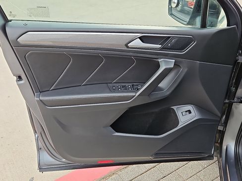 Used 2022 Volkswagen Tiguan SE R-Line image 14