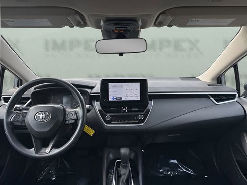 Used 2025 Toyota Corolla LE image 11