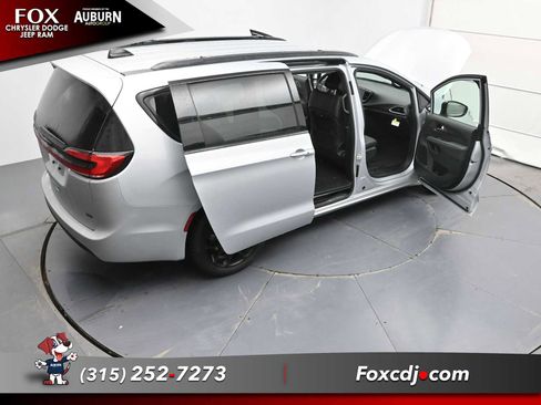 New 2026 Chrysler Pacifica Select w/ S Appearance Package image 37