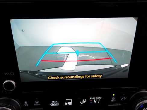 Certified 2024 Toyota Highlander LE image 32