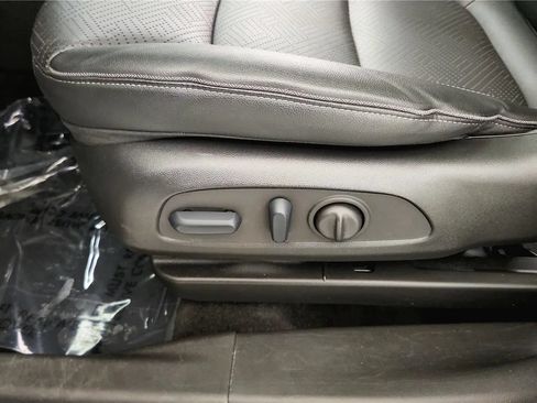 Used 2023 Buick Encore GX Essence w/ Experience Buick Package FWD image 29