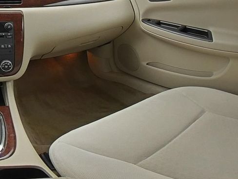 Used 2009 Chevrolet Impala LT FWD image 24