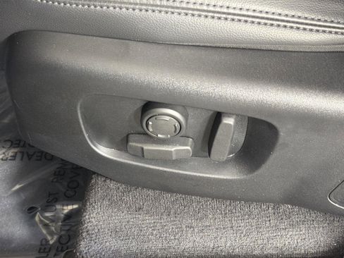 Certified 2025 Land Rover Range Rover Velar Dynamic SE image 23