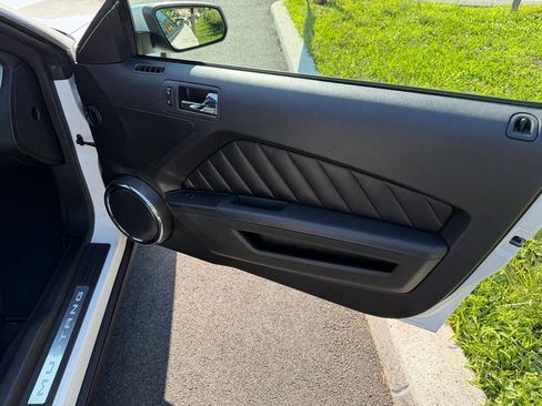Used 2010 Ford Mustang GT RWD image 16