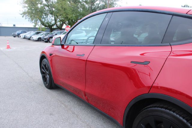 Used 2021 Tesla Model Y Long Range AWD/4WD image 40