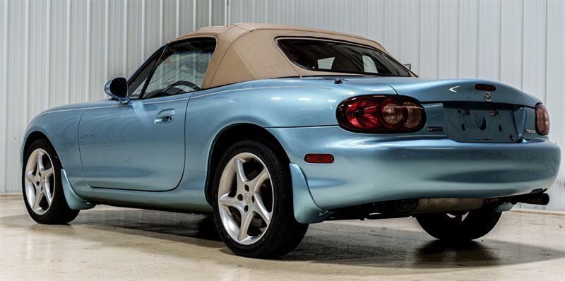 Used 2002 MAZDA MX-5 Miata RWD image 5