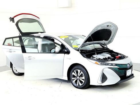 Certified 2018 Toyota Prius Prime Premium FWD image 12