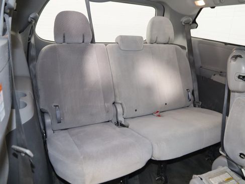 Used 2016 Toyota Sienna LE image 12