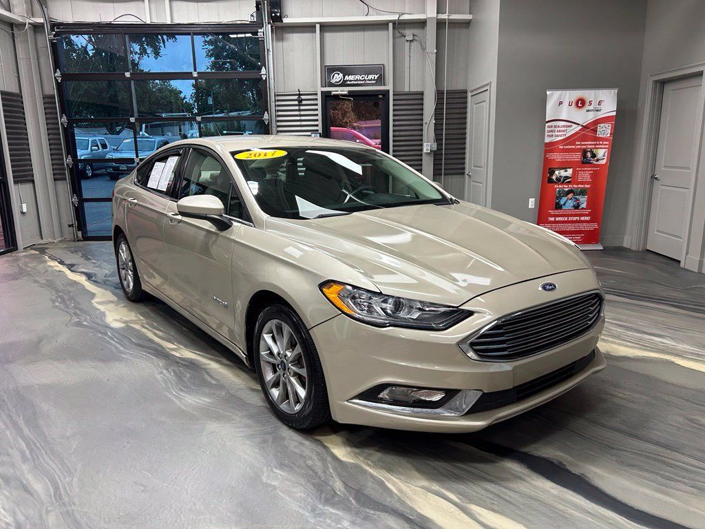 Used 2017 Ford Fusion SE FWD image 1