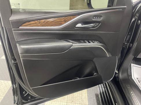 Used 2021 Cadillac Escalade Premium Luxury Platinum image 9