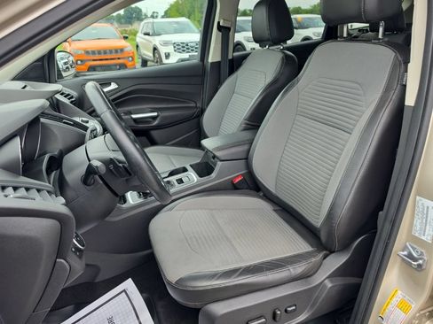 Used 2017 Ford Escape SE w/ Equipment Group 201A FWD image 16