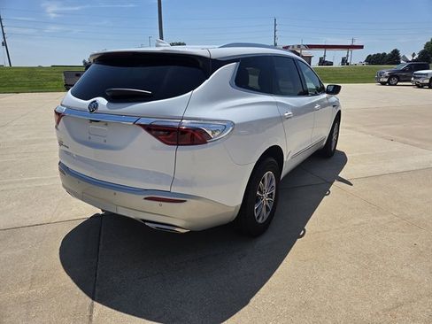 Used 2024 Buick Enclave Premium image 3