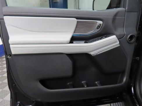 Used 2025 Ford Expedition Platinum w/ Platinum Ultimate Package image 73